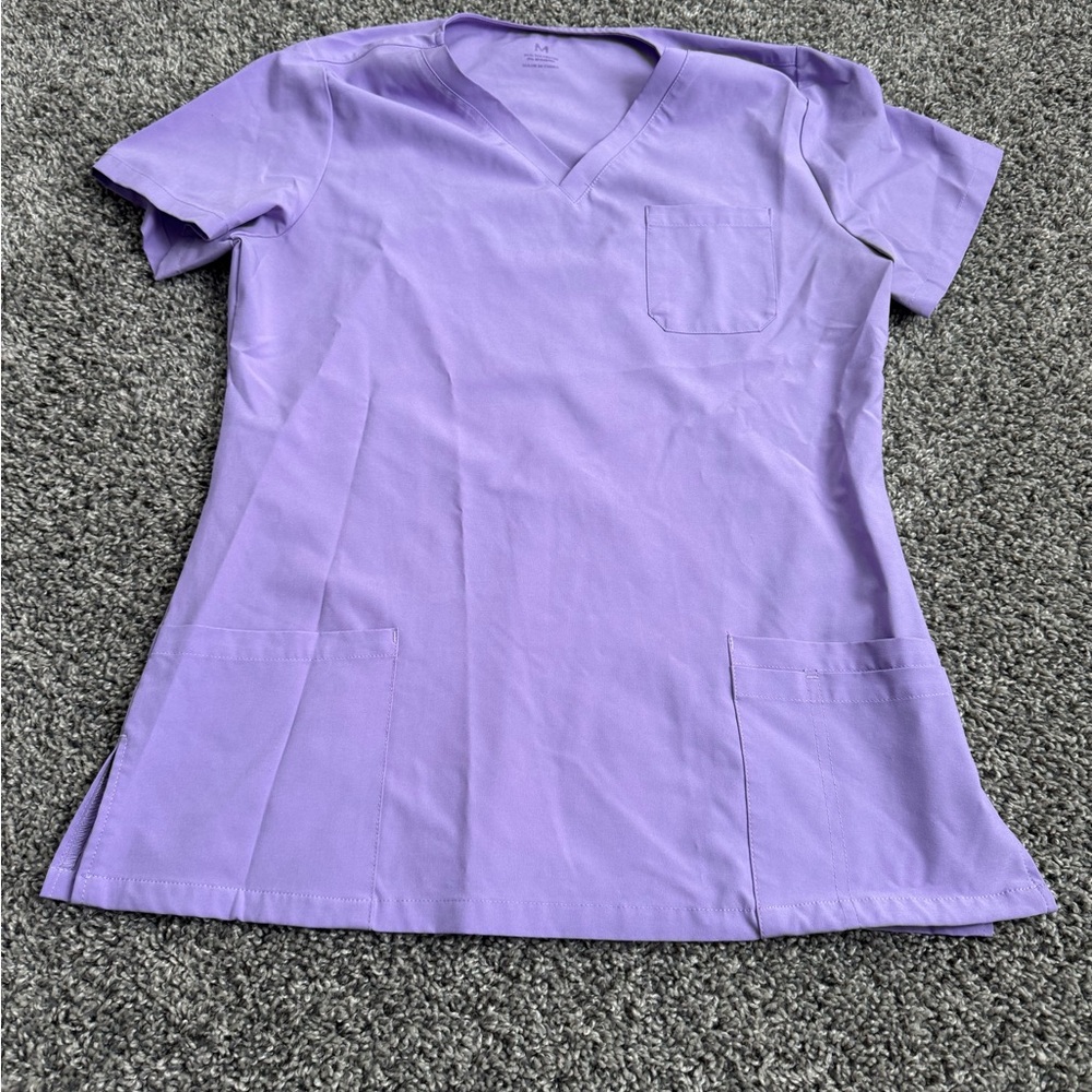 Amazon Women's Lavender V-Neck Short Scrubs